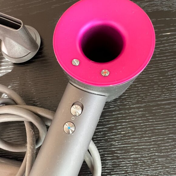 Dyson Supersonic Blow Dryer - Picture 4 of 5